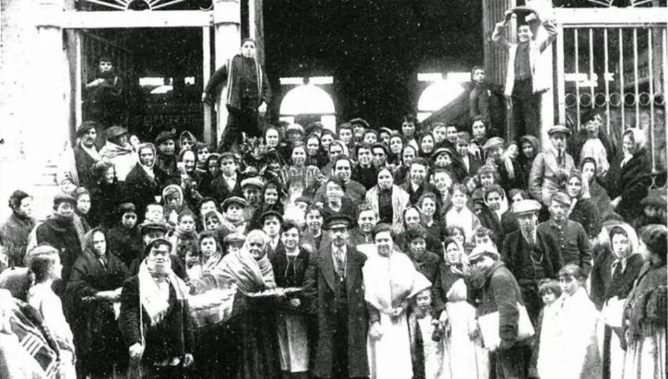 Los tres millones de pesetas que se repartieron los vendedores del Mercado con la Lotería de...