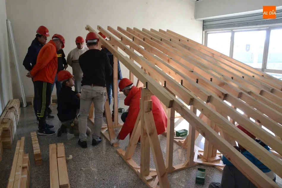 Foto 7 - El Carnaval empapa la Navidad con el montaje del &lsquo;primer&rsquo; tablao  