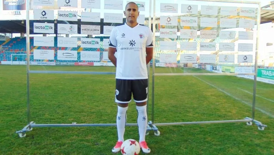 Foto 2 - David Izazola, ex futbolista del Salamanca UDS, jugar&aacute; en la Primera Divisi&oacute;n de Albania