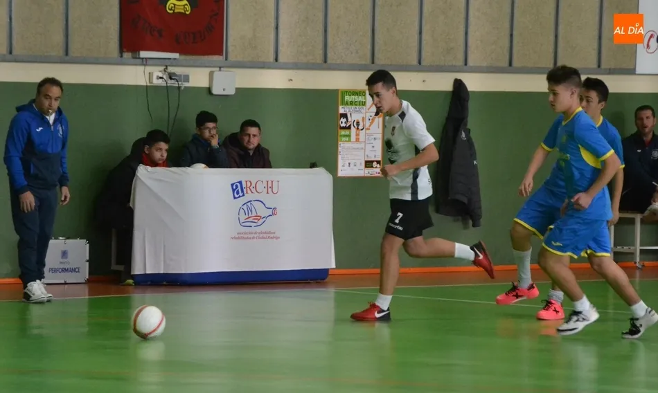 Maratón de fútbol sala en Conde de Foxá para despedir el 2018  