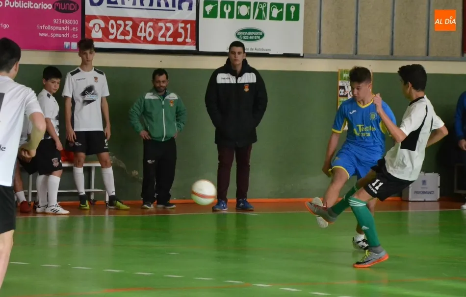 Foto 10 - Marat&oacute;n de f&uacute;tbol sala en Conde de Fox&aacute; para despedir el 2018  