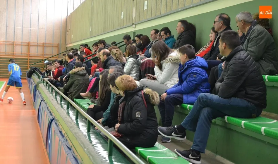 Foto 4 - Marat&oacute;n de f&uacute;tbol sala en Conde de Fox&aacute; para despedir el 2018  