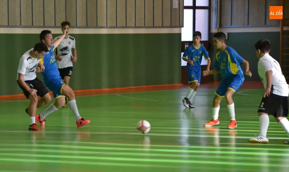 Foto 3 - Marat&oacute;n de f&uacute;tbol sala en Conde de Fox&aacute; para despedir el 2018  