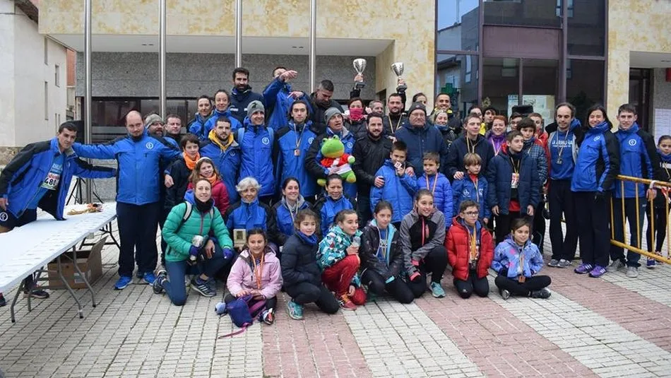 Algunos de los participantes en la novena edición de la carrera navideña de San Cristóbal de la Cuesta