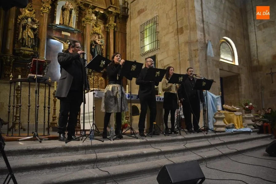Foto 9 - Vocalis deslumbra en la iglesia del Carmen con su concierto navide&ntilde;o  