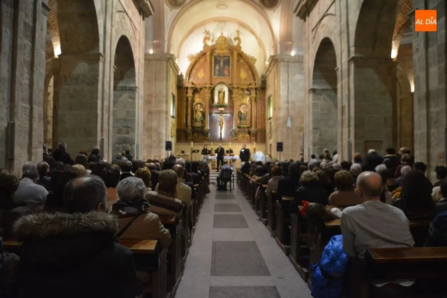 Foto 5 - Vocalis deslumbra en la iglesia del Carmen con su concierto navide&ntilde;o  