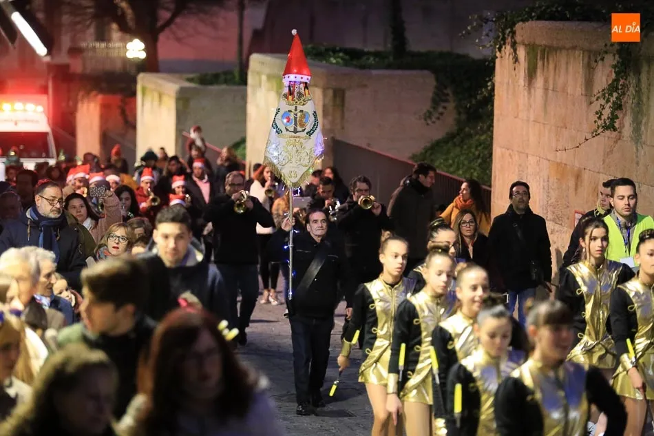 Foto 7 - Salamanca participa con &eacute;xito en una recogida de juguetes mediante un desfile ben&eacute;fico  