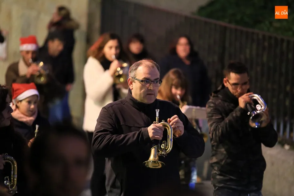 Foto 6 - Salamanca participa con &eacute;xito en una recogida de juguetes mediante un desfile ben&eacute;fico  