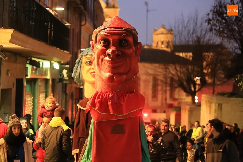 Foto 4 - Salamanca participa con &eacute;xito en una recogida de juguetes mediante un desfile ben&eacute;fico  