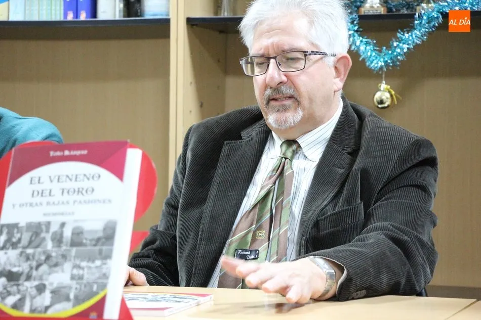 Foto 9 - To&ntilde;o Bl&aacute;zquez llega a Vitigudino con su libro &lsquo;El veneno del toro y otras bajas pasiones&rsquo;  