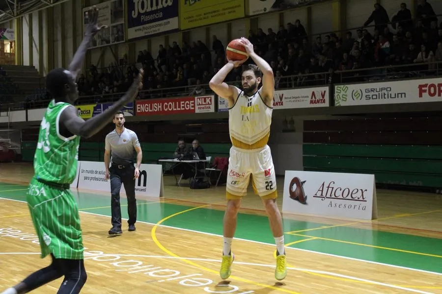 Foto 3 - Duro correctivo del CB Plasencia a La Antigua  