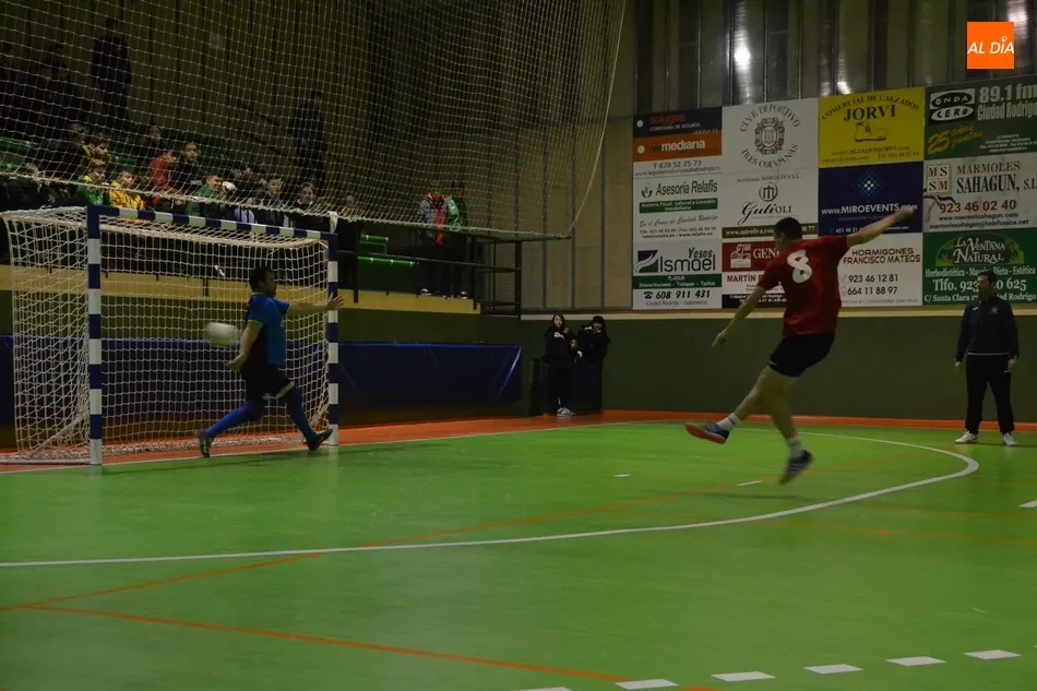 Foto 6 - &Eacute;pico desenlace del 3&ordm; Torneo de ARCIU en una apasionante sesi&oacute;n de finales