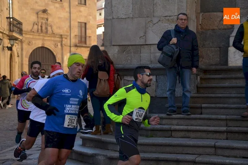 Foto 10 - Jorge Blanco y Nuria Lugueros se coronan vencedores de la XXXV San Silvestre Salmantina