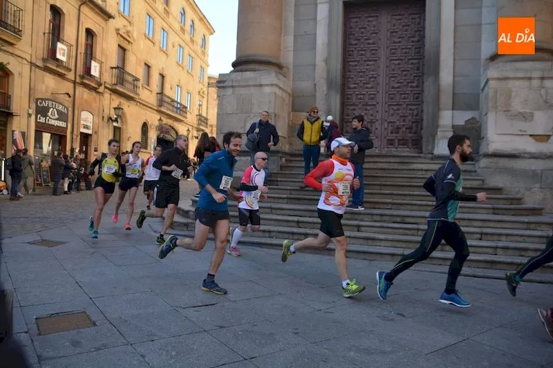 Foto 4 - Jorge Blanco y Nuria Lugueros se coronan vencedores de la XXXV San Silvestre Salmantina