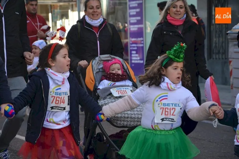 Foto 8 - Los disfraces llenan de colorido y alegr&iacute;a la XXXV San Silvestre Salmantina