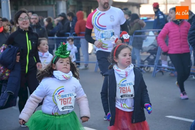 Foto 4 - Los disfraces llenan de colorido y alegr&iacute;a la XXXV San Silvestre Salmantina
