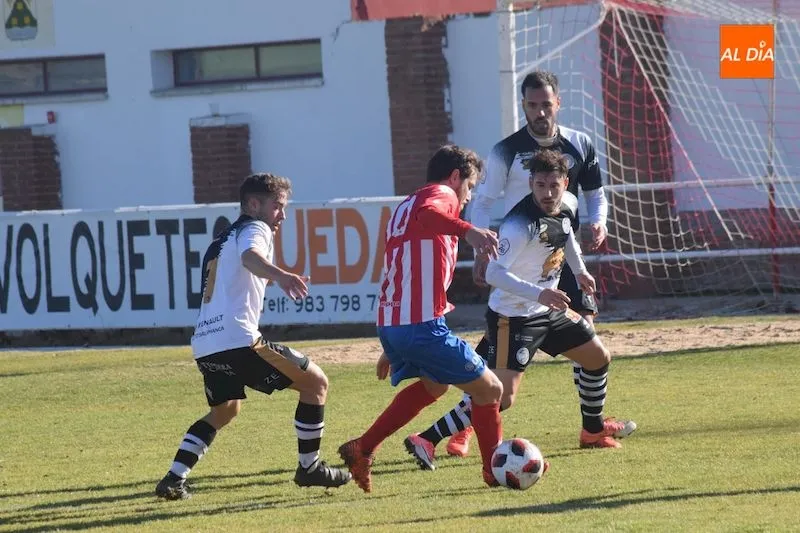 Foto 4 - Unionistas no baja el ritmo en su amistoso ante el Atl&eacute;tico Tordesillas (2-3)