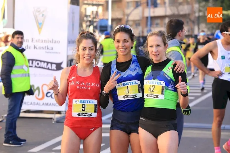 Nuria Lugueros (en el centro) celebra su segunda San Silvestre / Alberto Martín