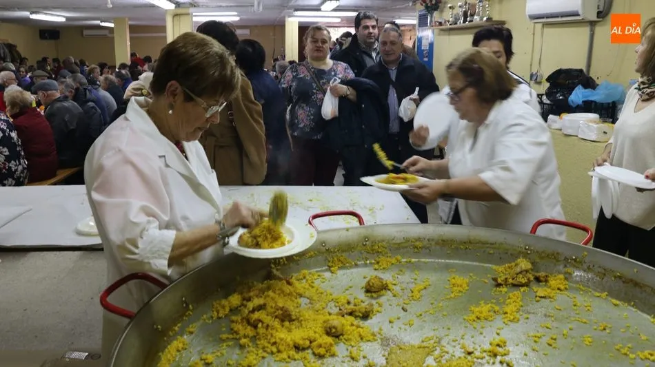 Foto 9 - Navidad solidaria en Aldead&aacute;vila con casi 300 platos de paella  