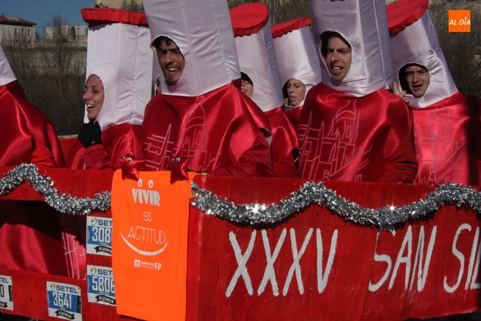 Foto 11 - Gran ambiente en el Puente Romano con el paso de la San Silvestre Salmantina 2018 