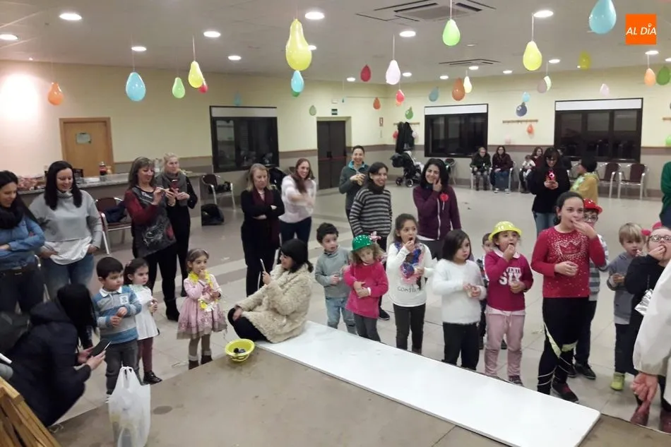 Foto 8 - Los m&aacute;s peque&ntilde;os se adelantan a celebrar la Nochevieja en Villarino  