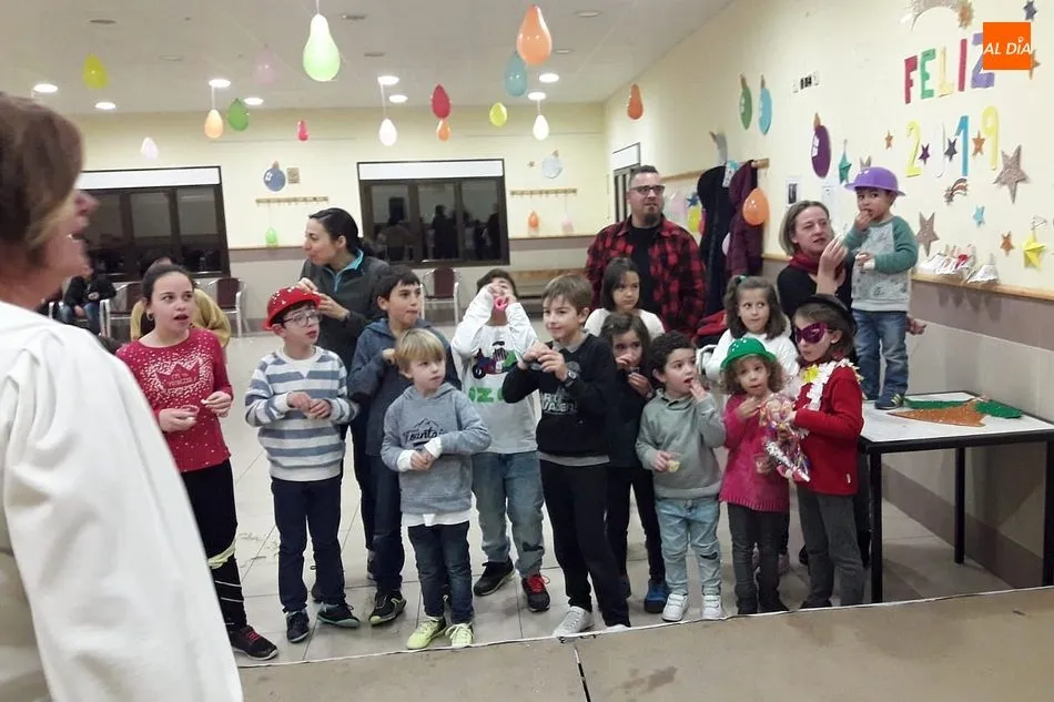 Foto 7 - Los m&aacute;s peque&ntilde;os se adelantan a celebrar la Nochevieja en Villarino  