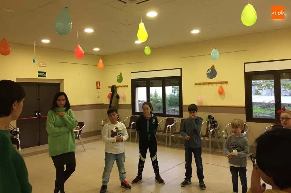 Foto 2 - Los m&aacute;s peque&ntilde;os se adelantan a celebrar la Nochevieja en Villarino  