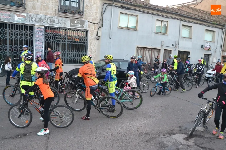 Foto 6 - El a&ntilde;o deportivo se cierra con una novedosa KDD ciclista en plan familiar  