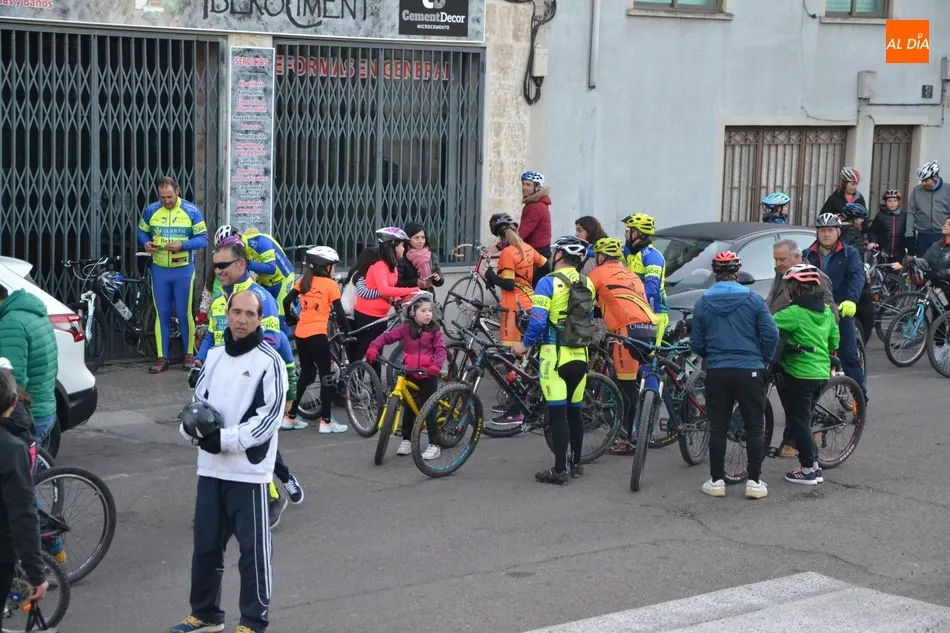 Foto 2 - El a&ntilde;o deportivo se cierra con una novedosa KDD ciclista en plan familiar  