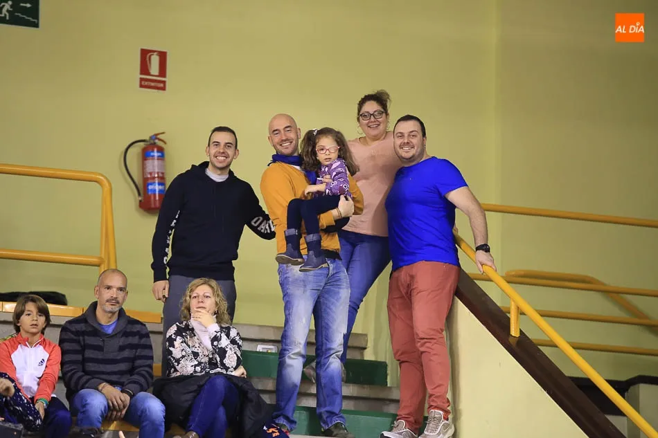 Foto 11 - El Perfumer&iacute;as Avenida cumple, arrolla al Sant Adri&aacute; y termina el a&ntilde;o ganando (79-54)