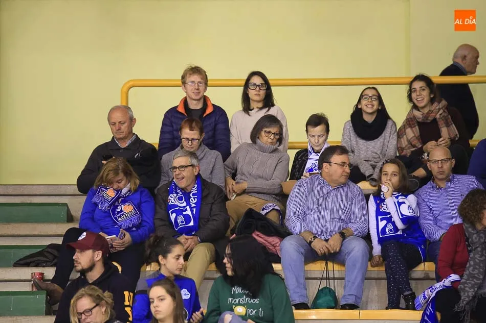 Foto 6 - El Perfumer&iacute;as Avenida cumple, arrolla al Sant Adri&aacute; y termina el a&ntilde;o ganando (79-54)