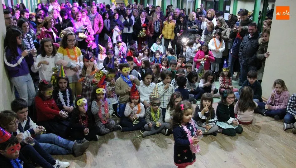 No faltó ni la bolsa de cotillón para celebrar por todo lo alto la llegada del nuevo año / MARIBEL SÁNCHEZ