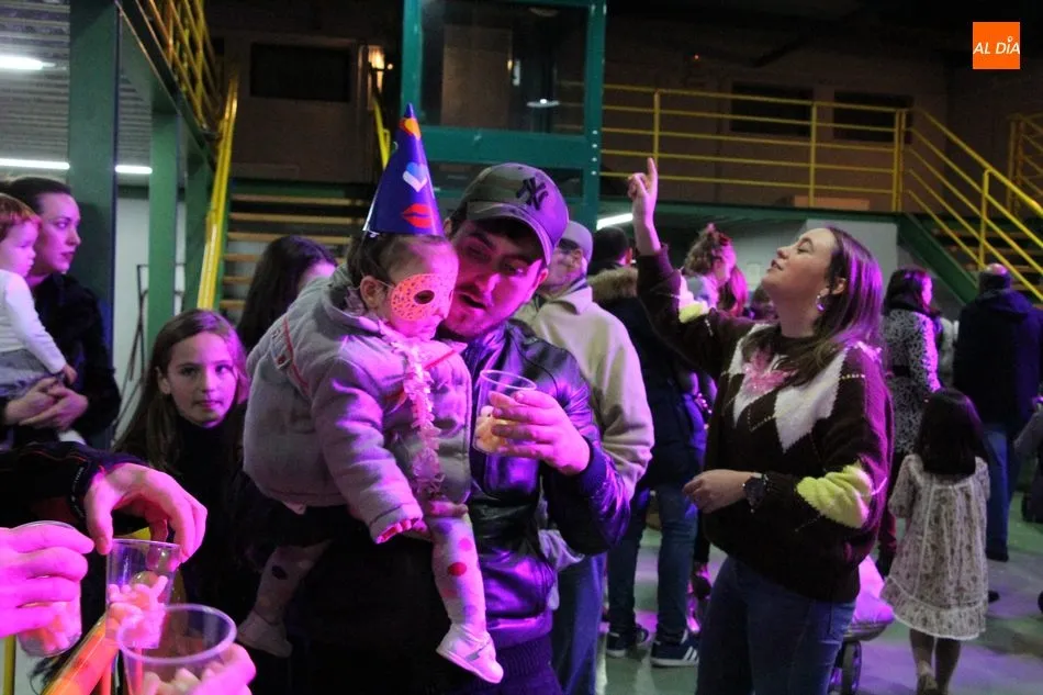 Foto 4 - Los m&aacute;s peque&ntilde;os de Vitigudino viven con intensidad la llegada de 2019 en la Nochevieja infantil  