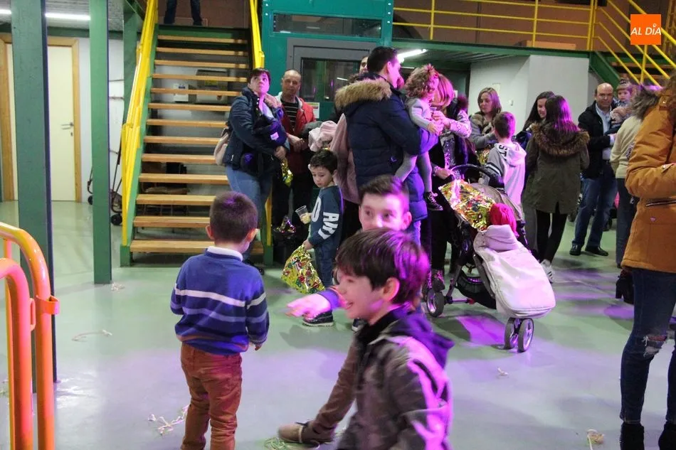 Foto 3 - Los m&aacute;s peque&ntilde;os de Vitigudino viven con intensidad la llegada de 2019 en la Nochevieja infantil  