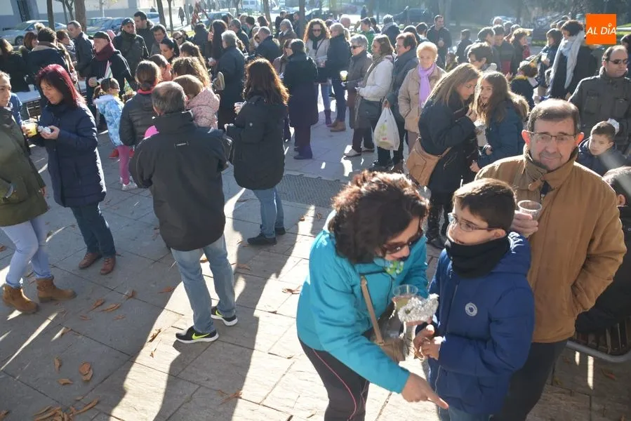 Foto 9 - Asecal se congrega en la plaza del barrio Vidal para una entrada triunfal al 2019  