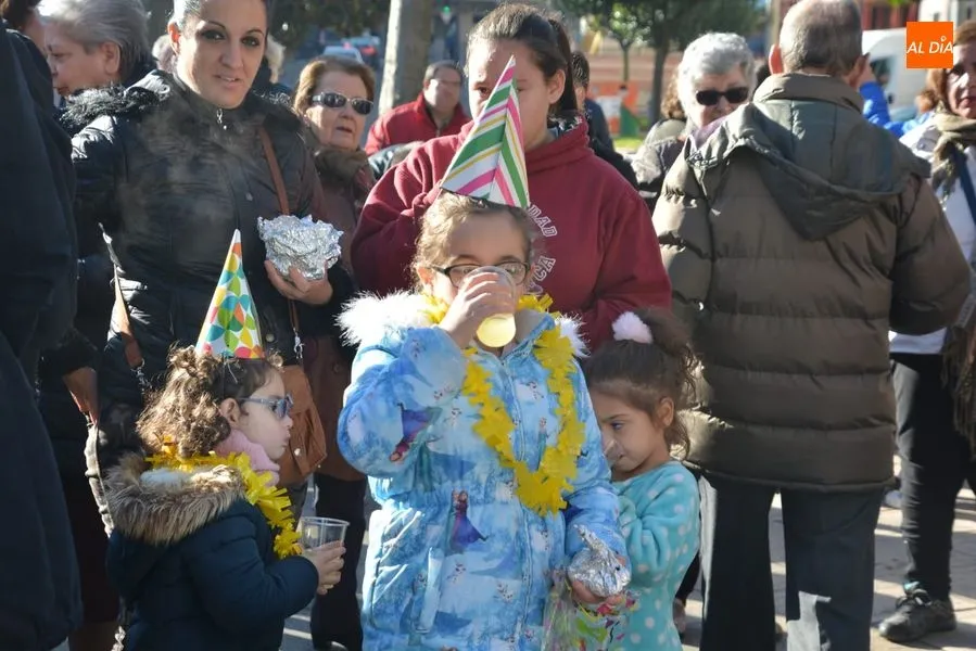 Foto 8 - Asecal se congrega en la plaza del barrio Vidal para una entrada triunfal al 2019  