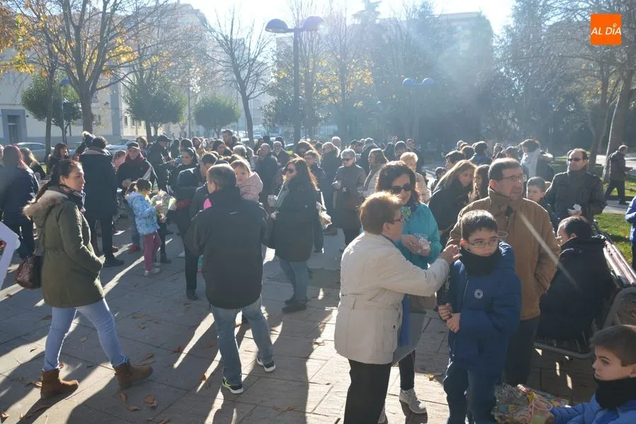 Foto 7 - Asecal se congrega en la plaza del barrio Vidal para una entrada triunfal al 2019  