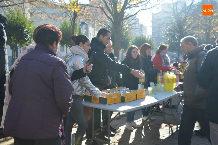 Foto 6 - Asecal se congrega en la plaza del barrio Vidal para una entrada triunfal al 2019  