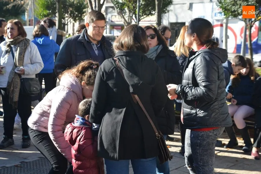 Foto 5 - Asecal se congrega en la plaza del barrio Vidal para una entrada triunfal al 2019  