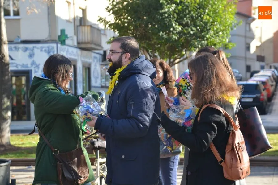 Foto 3 - Asecal se congrega en la plaza del barrio Vidal para una entrada triunfal al 2019  