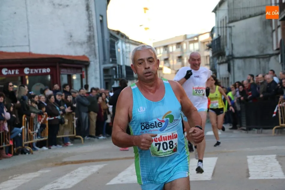 Foto 10 - Pablo Ajenjo y Ana P&eacute;rez Mateos se imponen en la XX San Silvestre de Vitigudino