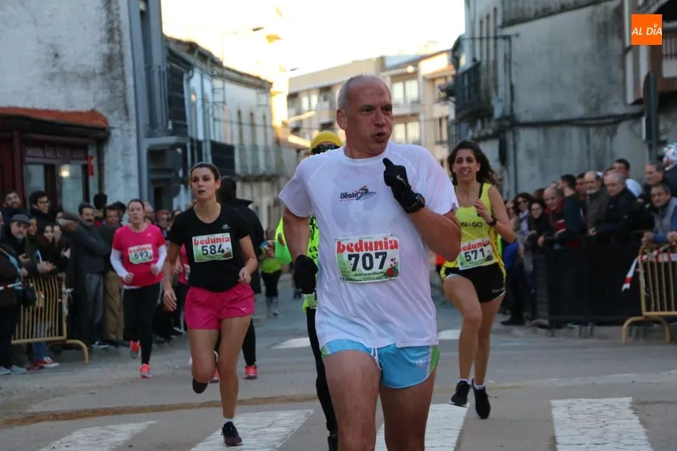 Foto 9 - Pablo Ajenjo y Ana P&eacute;rez Mateos se imponen en la XX San Silvestre de Vitigudino