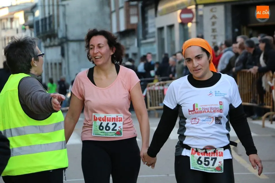Foto 3 - Pablo Ajenjo y Ana P&eacute;rez Mateos se imponen en la XX San Silvestre de Vitigudino