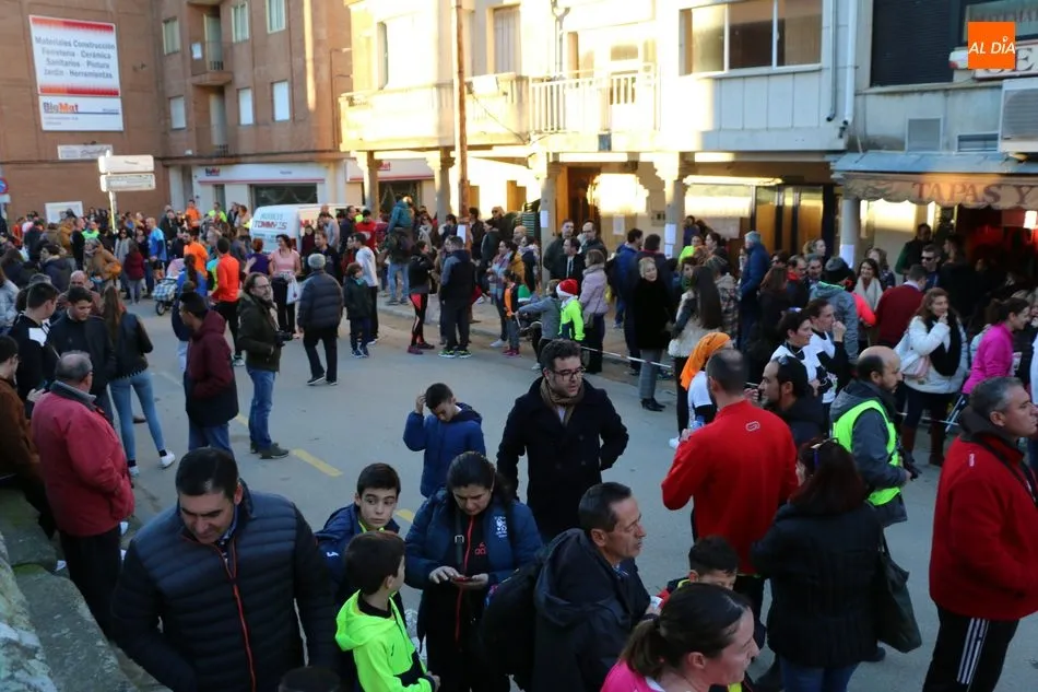 Foto 2 - Pablo Ajenjo y Ana P&eacute;rez Mateos se imponen en la XX San Silvestre de Vitigudino