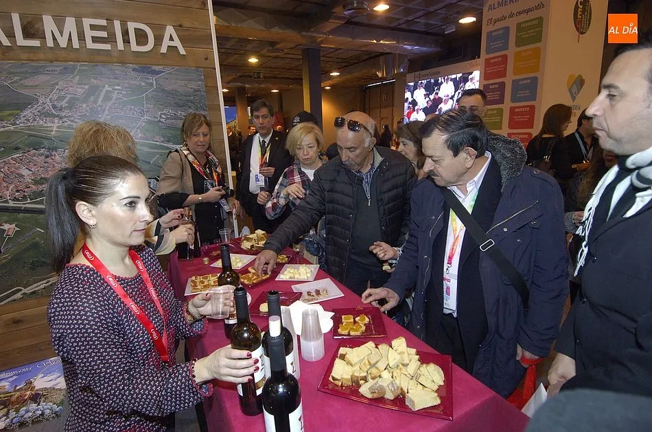 Foto 2 - Mir&oacute;briga presenta los actos del 75 aniversario y recibe la visita de la ministra de Industria y...