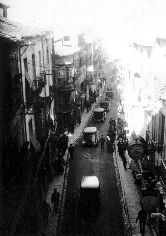 Foto 3 - La calle Toro, que antes fue la de los Herreros, el Doctor Riesco y el General&iacute;simo Franco