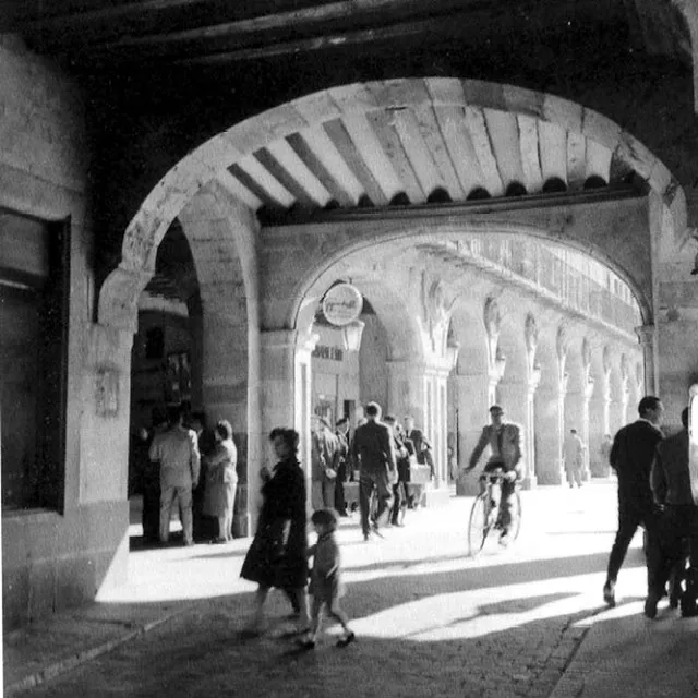 Foto 6 - La calle Toro, que antes fue la de los Herreros, el Doctor Riesco y el General&iacute;simo Franco