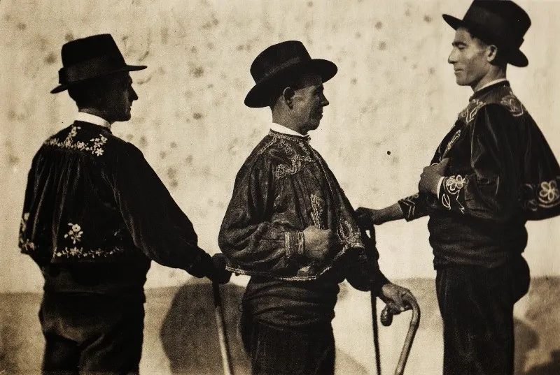Foto 3 - Charras y mozos de Aldead&aacute;vila en los 60