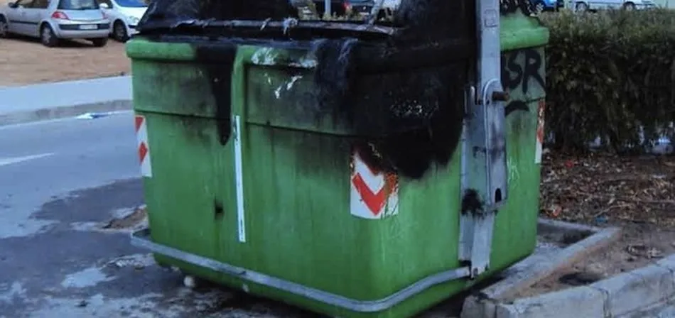 El 112 también ha recibido avisos por incendios en mobiliario urbano