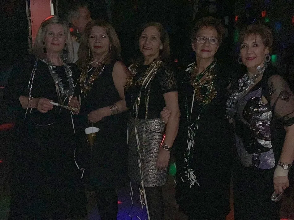 Foto 7 - En Cip&eacute;rez celebran la entrada en el A&ntilde;o Nuevo con una gran fiesta en el multiusos  